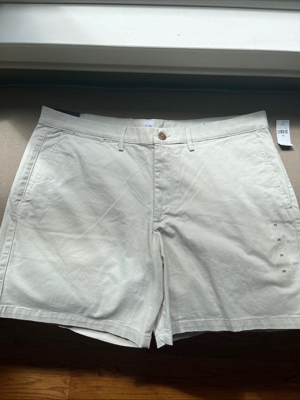 GAP Light Khaki Tan 7” Men’s Shorts NEW 38